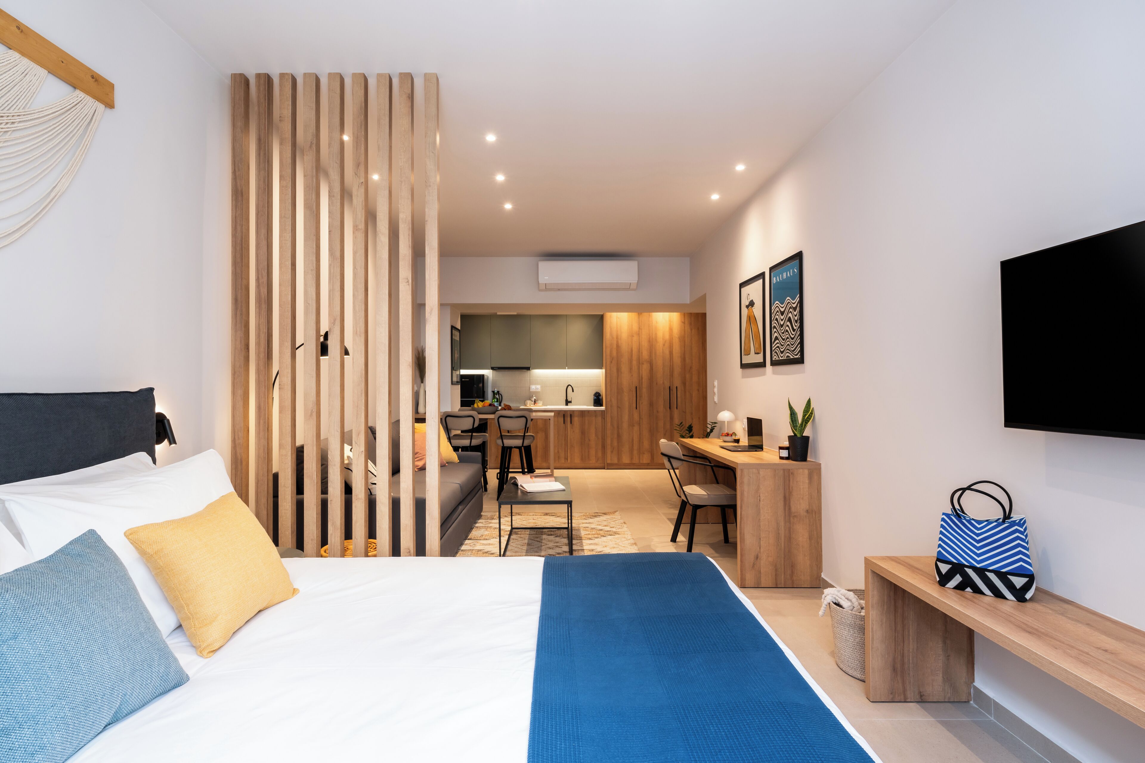 Design Apartment, 1 Queen Bed with Sofa bed | Laptop workspace, blackout drapes, soundproofing, travel crib