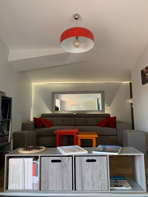 Living area - Cottage 'Domaine De Jarentin 4-5 P' with Wi-Fi (Saint-Marcel-de-Féline)