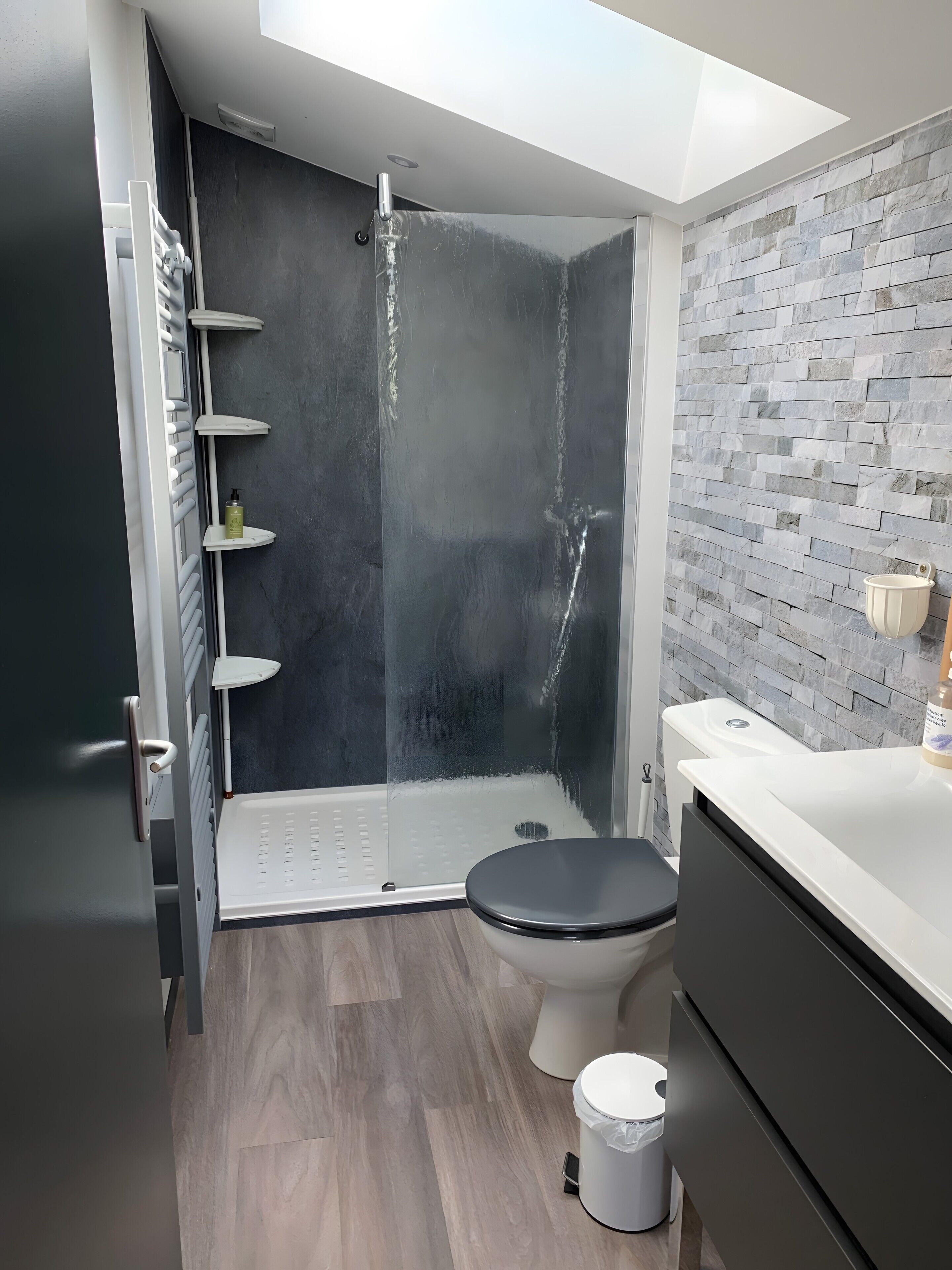 Bruser, hårtørrer, håndklæder