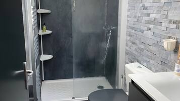 Bruser, hårtørrer, håndklæder