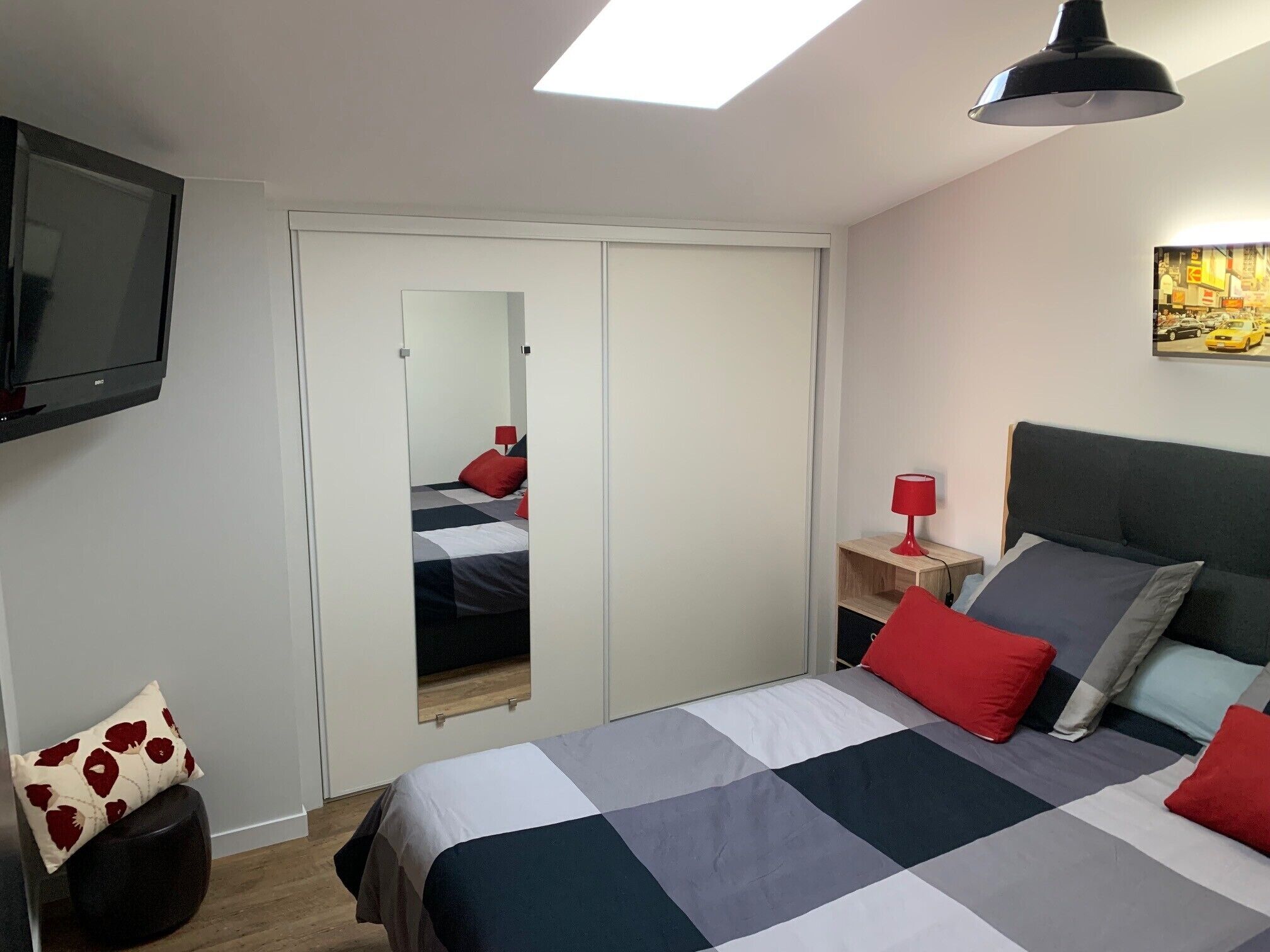 1 slaapkamer, een strijkplank/strijkijzer, wifi, beddengoed