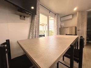 Dining - Mobilhome 3 Ch-Clim-Terrasse Cocooning 100% Abritée-Charmettes 4*- Locsweethome (Les Mathes)