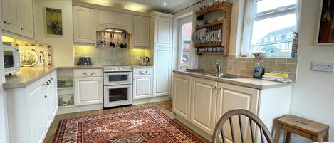 เครื่องครัว/จาน/ช้อนส้อม