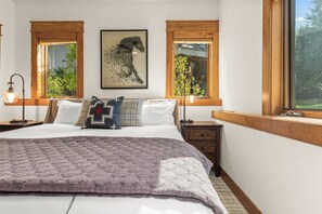 3 bedrooms, WiFi, bed sheets - Walk to Bus Stop |Private |Single Family Home | Private Garage (Steamboat Springs)