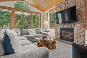Smart TV - Walk to Bus Stop |Private |Single Family Home | Private Garage (Steamboat Springs)