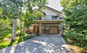 Exterior - Walk to Bus Stop |Private |Single Family Home | Private Garage (Steamboat Springs)