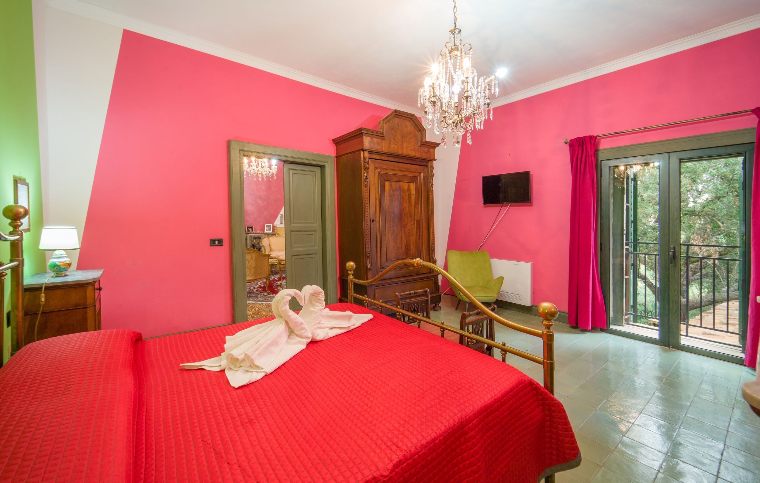 5 bedrooms, iron/ironing board, travel crib, free WiFi