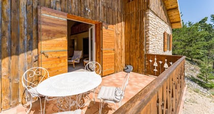 Chalet 'Mont Ventoux' with Mountain View, Private Terrace and Private Garden