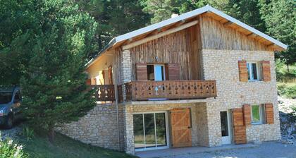 Chalet 'Mont Ventoux' mit Bergblick, privater Terrasse und privatem Garten