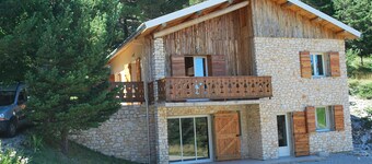 Chalet 'Mont Ventoux' mit Bergblick, privater Terrasse und privatem Garten