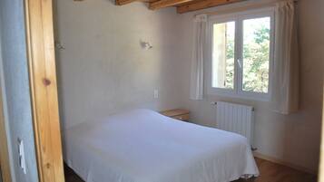 3 chambres, fer et planche Ă repasser, draps fournis