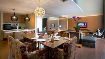 Family Room | Free WiFi