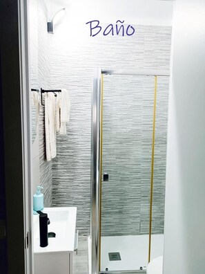 Apartment, 1 Bedroom, Smoking, Balcony | Bathroom shower - Apartamento La Vista (Algarrobo)
