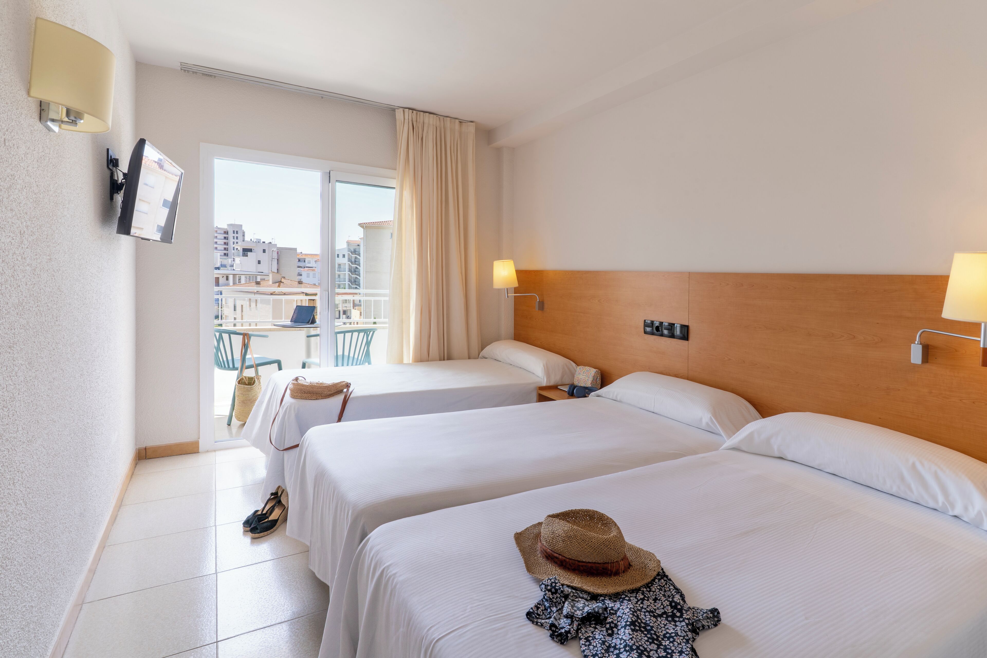 ستائر تعتيم وواي فاي مجانًا