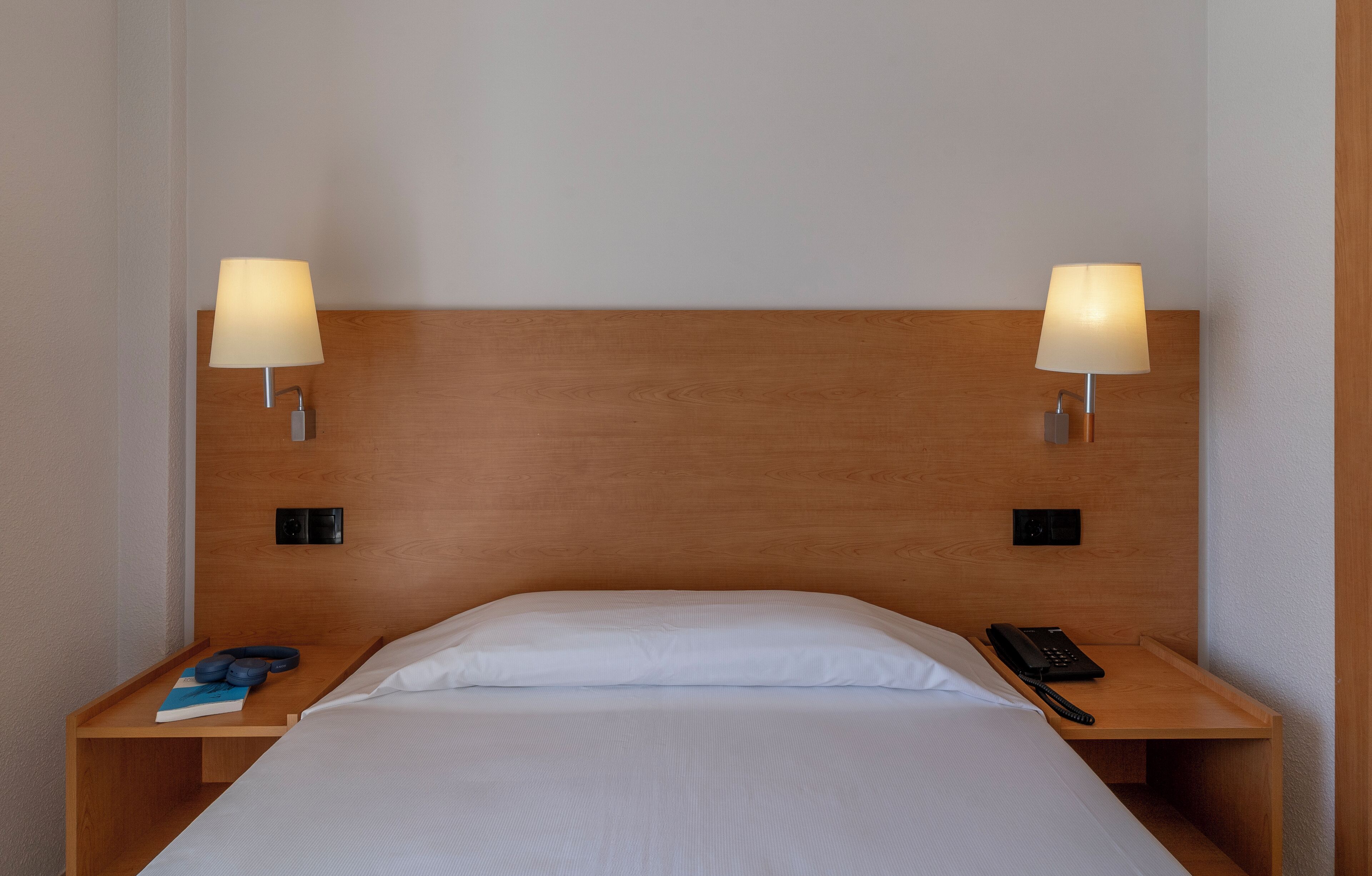 ستائر تعتيم وواي فاي مجانًا