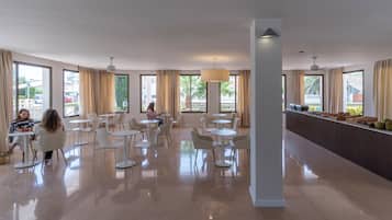 Petit déjeuner buffet compris tous les jours