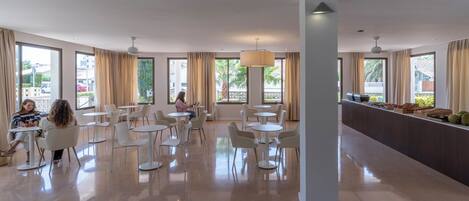 Desayuno buffet incluido todos los días