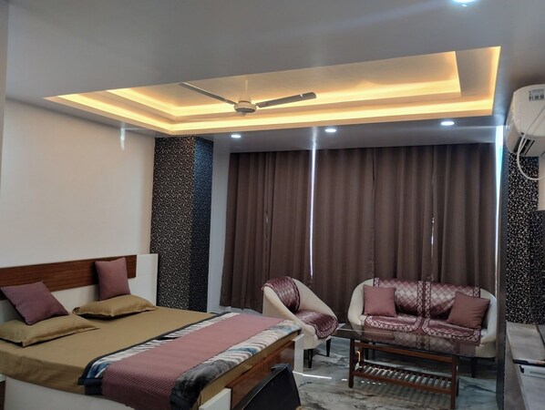 Deluxe Room | Desk, laptop workspace, free WiFi