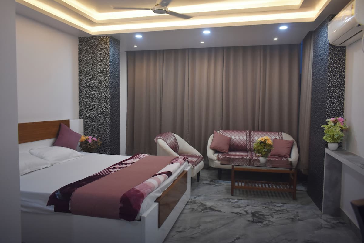 Premium Room | Desk, laptop workspace, free WiFi