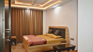 Premium Room | Desk, laptop workspace, free WiFi