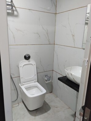 Deluxe Room | Bathroom