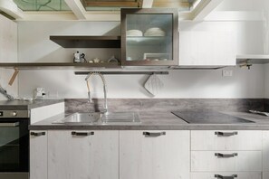 Kühlschrank, Mikrowelle, Geschirrspüler