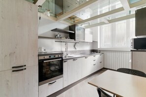 Kühlschrank, Mikrowelle, Geschirrspüler