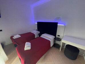싱글룸, 발코니, 정원 전망 | 책상, 무료 WiFi