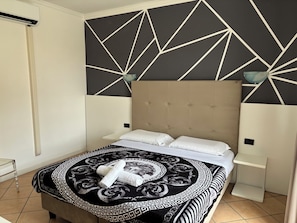 Double Room, Balcony, Garden View | Private kitchen