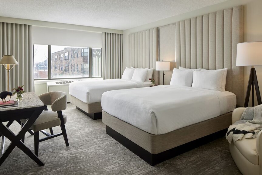 Modern Queen Stay Near Top Museums & Historic Sights! Onsite Restaurant & Gym! - Alexandria, VA