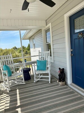 Terrace/patio - Island Time - Perfect Beach Vacation (Holden Beach)
