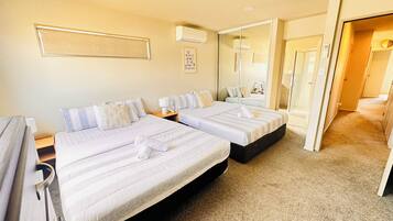 Iron/ironing board, Internet, bed sheets