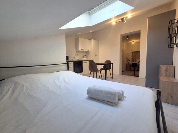 Free WiFi, bed sheets - Astana - Cocon douillet et agréable (Reims)