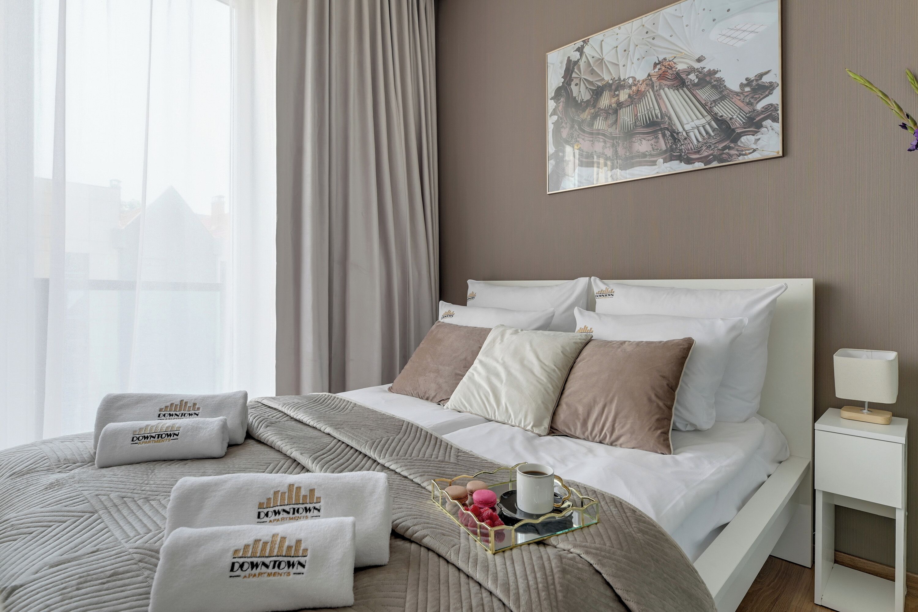 Deluxe Studio, Balcony, Courtyard View | Living area | Flat-screen TV