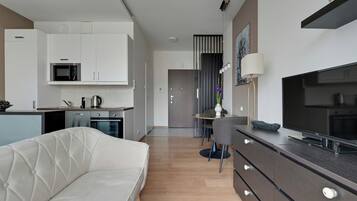 Deluxe Studio, Balcony, Courtyard View | Living area | Flat-screen TV