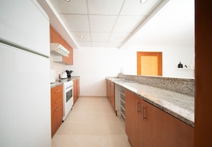 Fridge, microwave, oven, coffee/tea maker
