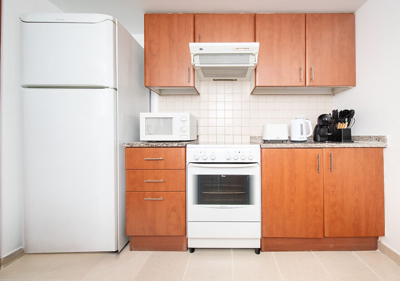 Fridge, microwave, oven, coffee/tea maker