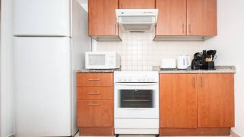 Tủ lạnh, lò vi sóng, lò nướng, dụng cụ pha cà phê/trà