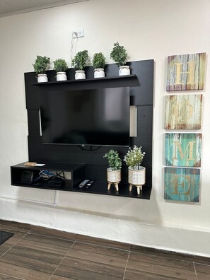 Appartement, 3 slaapkamers, balkon, uitzicht op tuin | Woonkamer