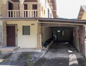 Apartemen, 3 kamar tidur, balkon, pemandangan kebun | Tempat parkir | Parkir mandiri gratis