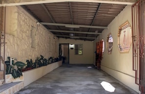 Căn hộ, 3 phòng ngủ, ban công, quang cảnh vườn | Bãi đậu xe | Bãi đậu xe tự phục vụ miễn phí