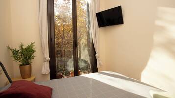 2 dormitoris, planxa i posts de planxar, Internet i roba de llit