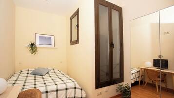 2 dormitoris, planxa i posts de planxar, Internet i roba de llit