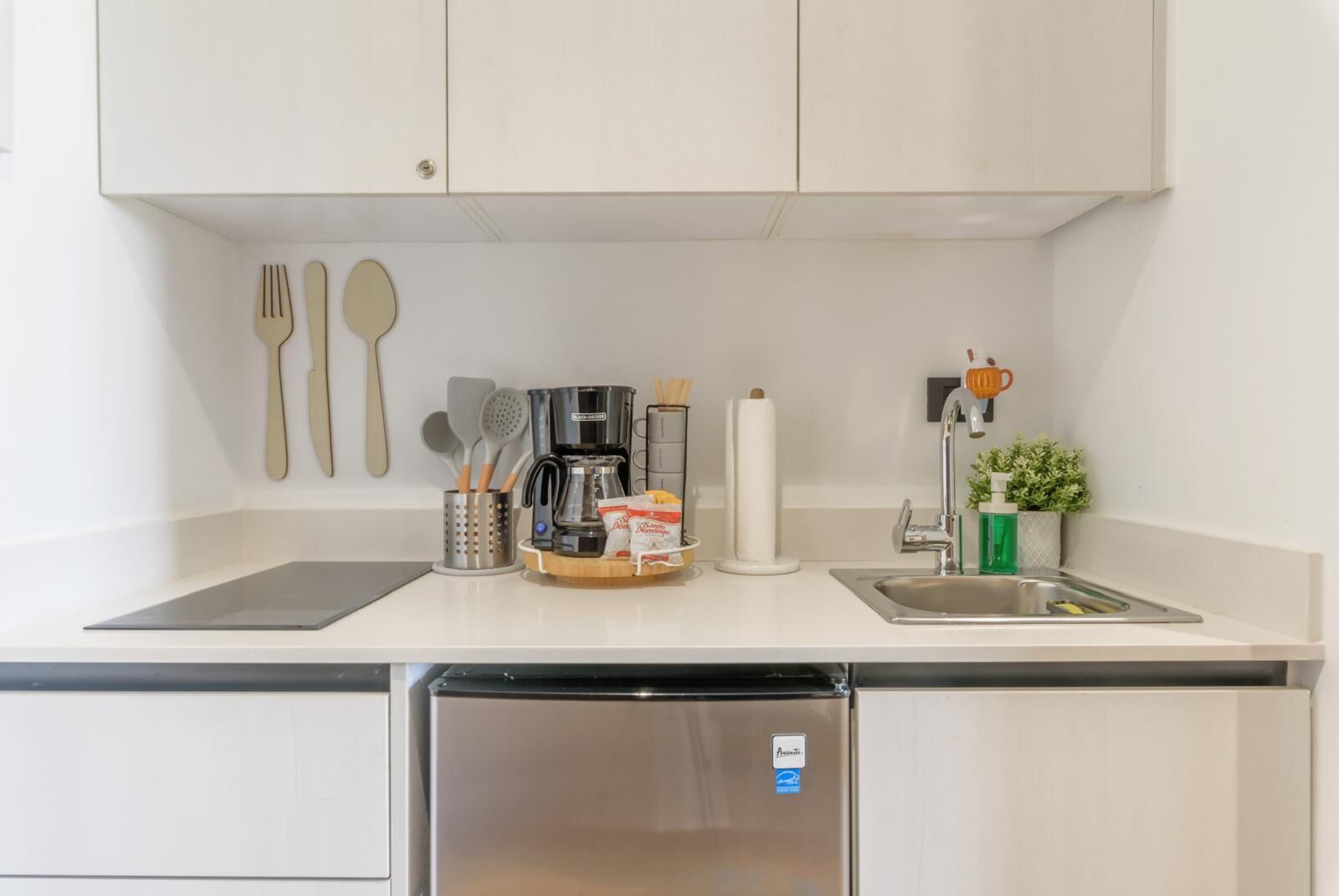 高级开间, 阳台, 泳池景观 | 咖啡和/或咖啡机