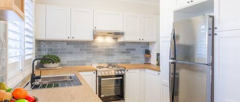 Frigorífic, microones, forn i placa de cuina