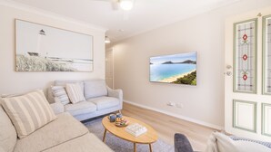 Smart TV - Crystal by the Bay, 4-6 Crystal Cl - Wifi, Air Con and Coffee machine (Fingal Bay)