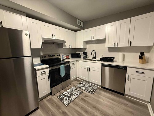 7 min to Doak Stadium 5 Min from Airport NEWLY renovated house!