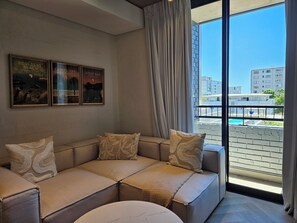 Living area - ONE46 on M - Fluent Serviced Apartments (Cape Town)