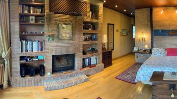 1 bedroom, in-room safe, desk, iron/ironing board