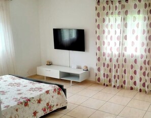 3 chambres, fer et planche à repasser, Wi-Fi, literie fournie